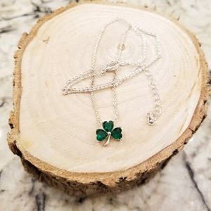 Lucky Irish Clover Leaf-hart necklace.